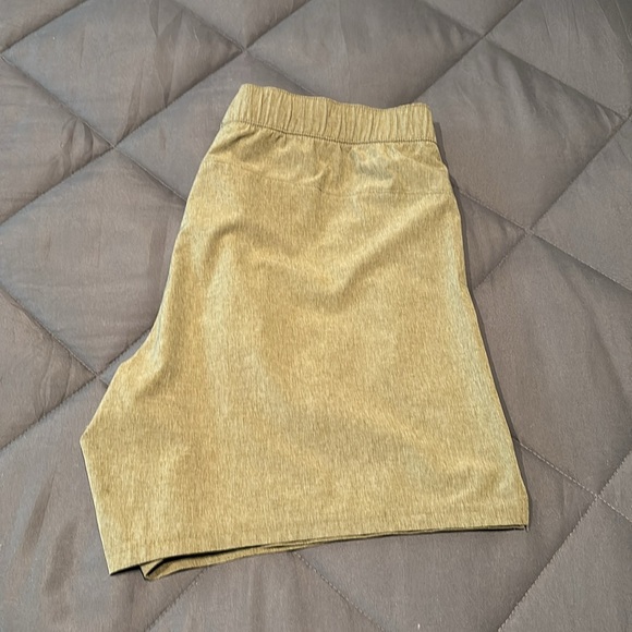 Men’s old navy essential shorts - Picture 5 of 5